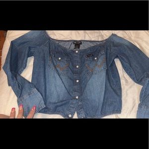 ⚡️wrangler retro off the shoulder top ⚡️